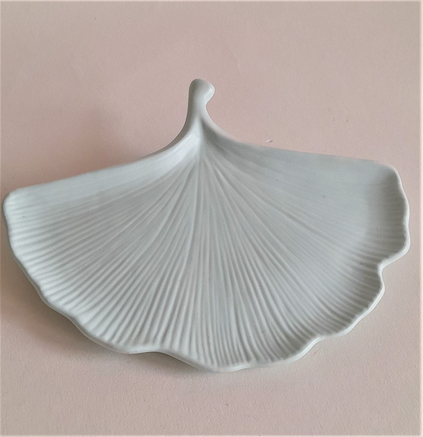 Light Sage Lotus Leaf Tray