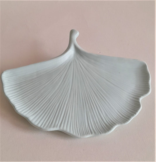 Light Sage Lotus Leaf Tray